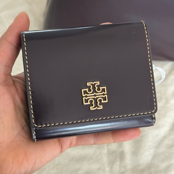 New 900+! Tory Burch BRITTEN SMOOTH SATCHEL & Matching Wallet TEMPRANILLO / Gold - Picture 9 of 15